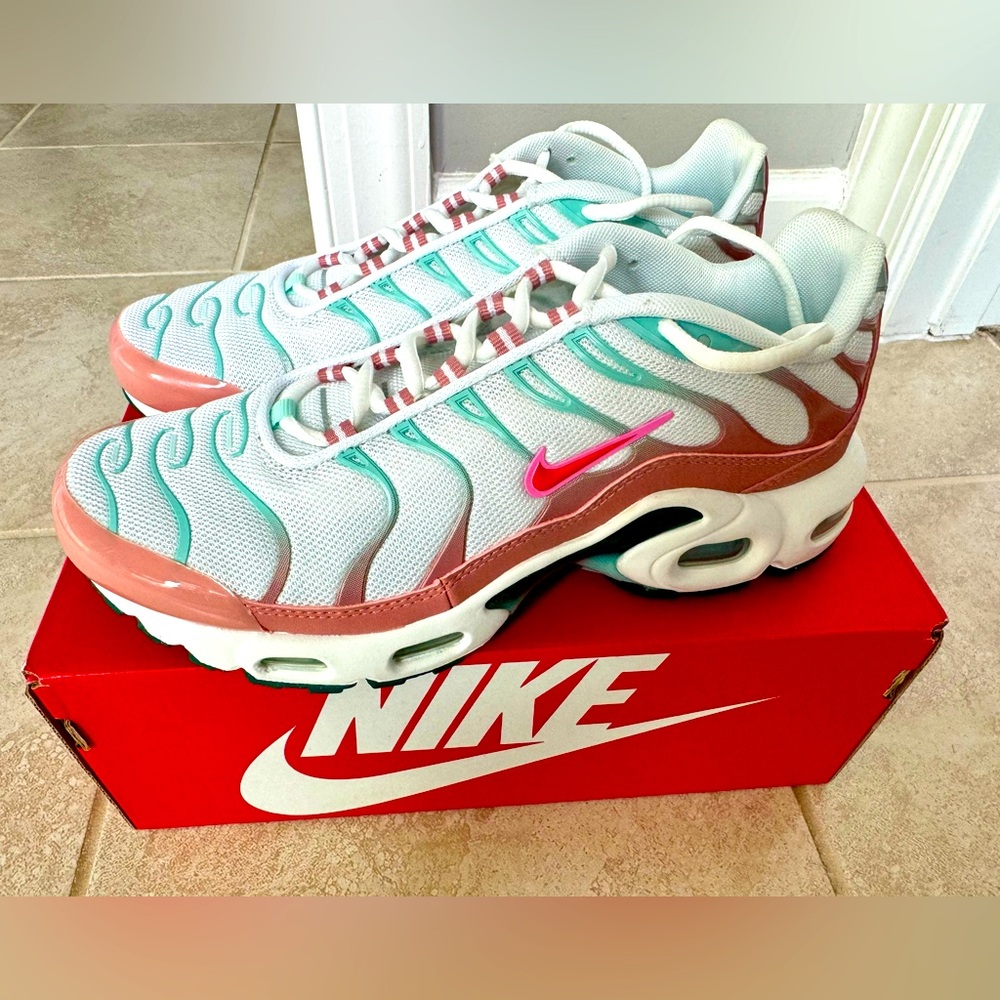 Nike Air Max Plus "White/Siren Red/Red Stardust/Jade Ice"